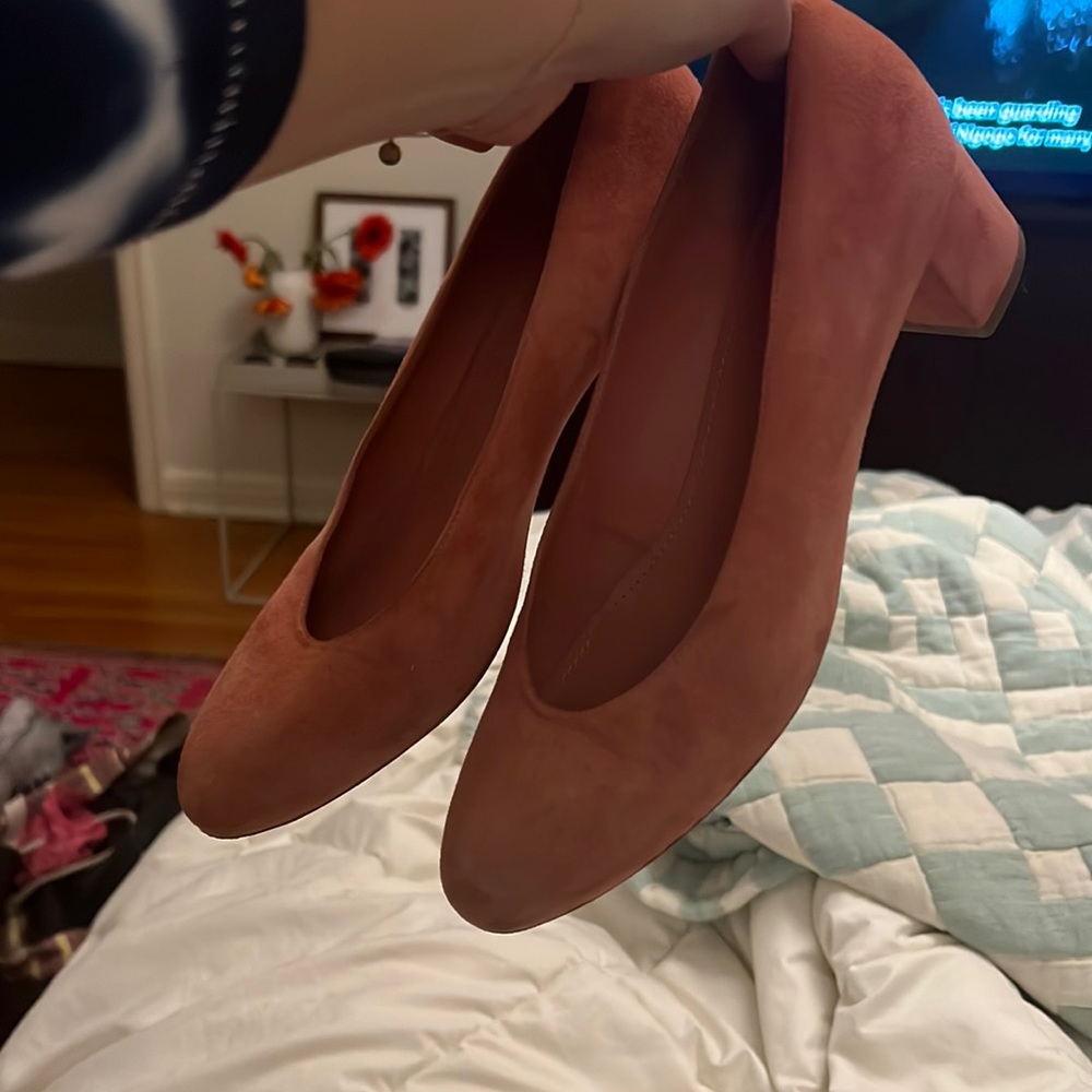 mansur gavriel comfortable suede pump